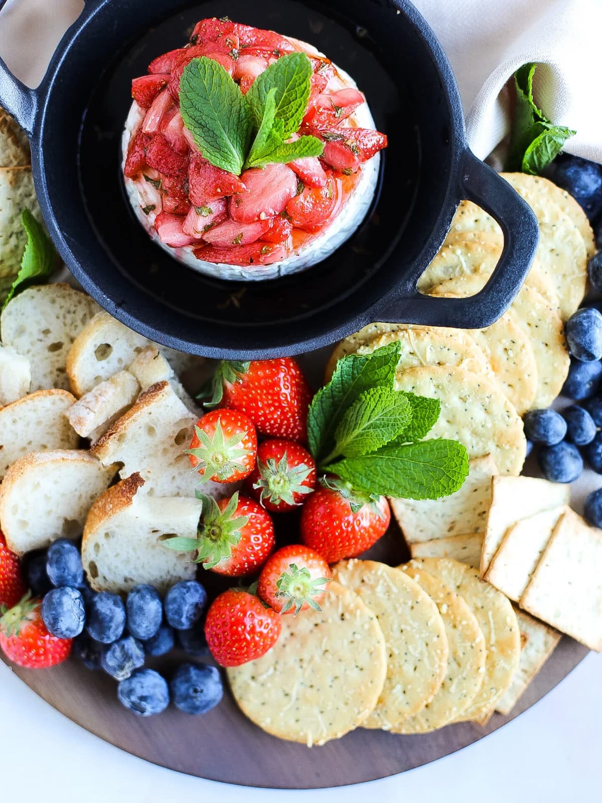 Bakaður brie með jarðaberjum