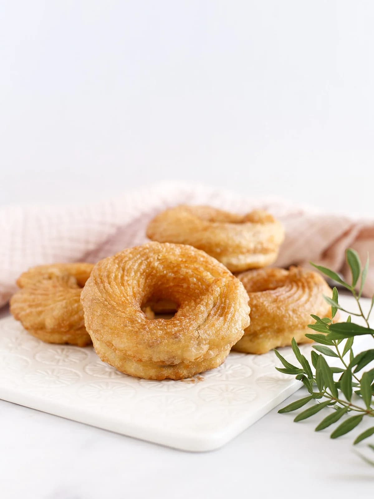 Fylltir vatnsdeigshringir (chouxnuts)
