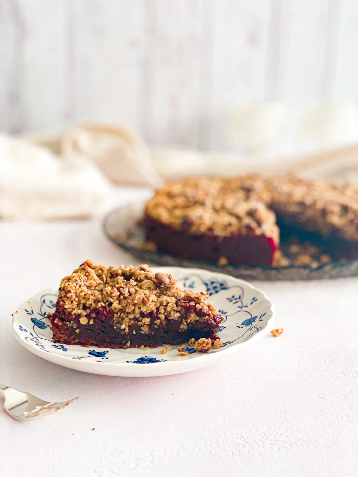Kladdkaka með jarðaberjum og haframulning