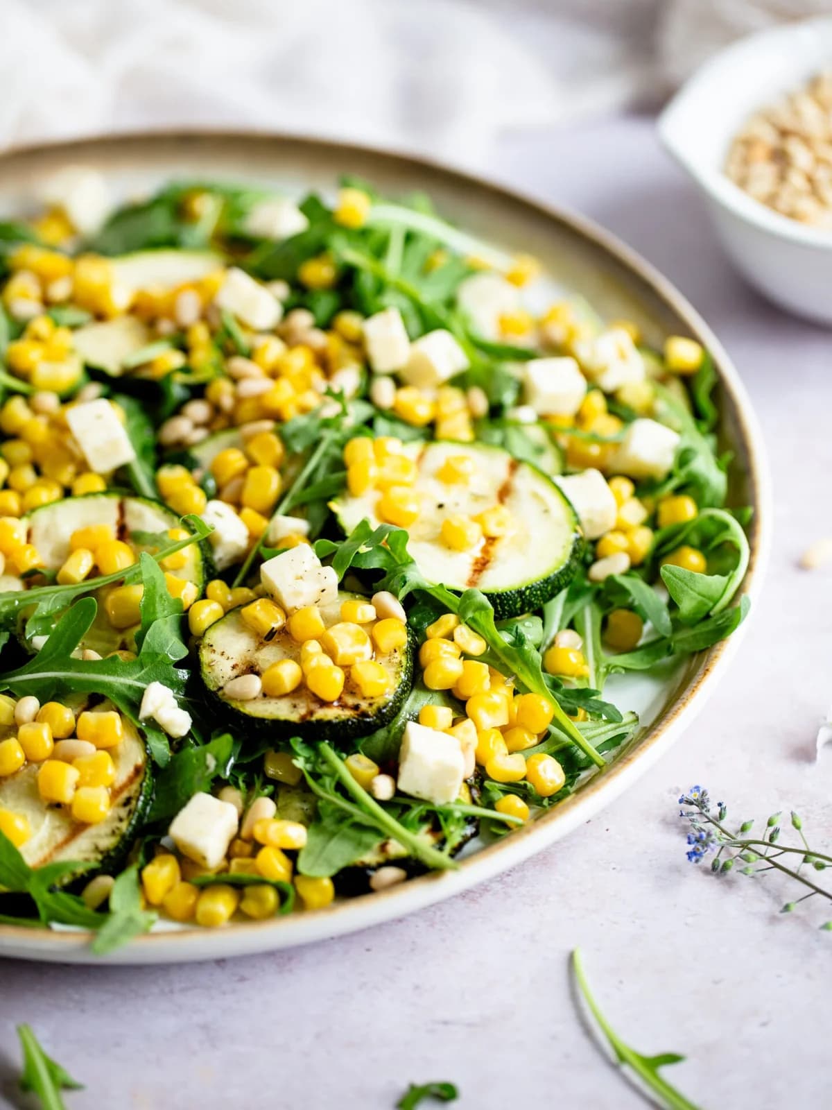 Kúrbíts salat með furuhnetum & fetaost