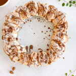 Kladdkaka með jarðaberjum og haframulning