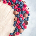 Kókoskaka með súkkulaðisósu og bananakremi