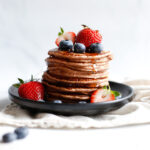 Súkkulaðikaka með bökuðum eplum og Dumle kremi