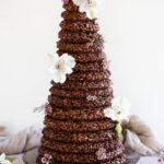 Ferskjuterta með súkkulaði & karamellukremi